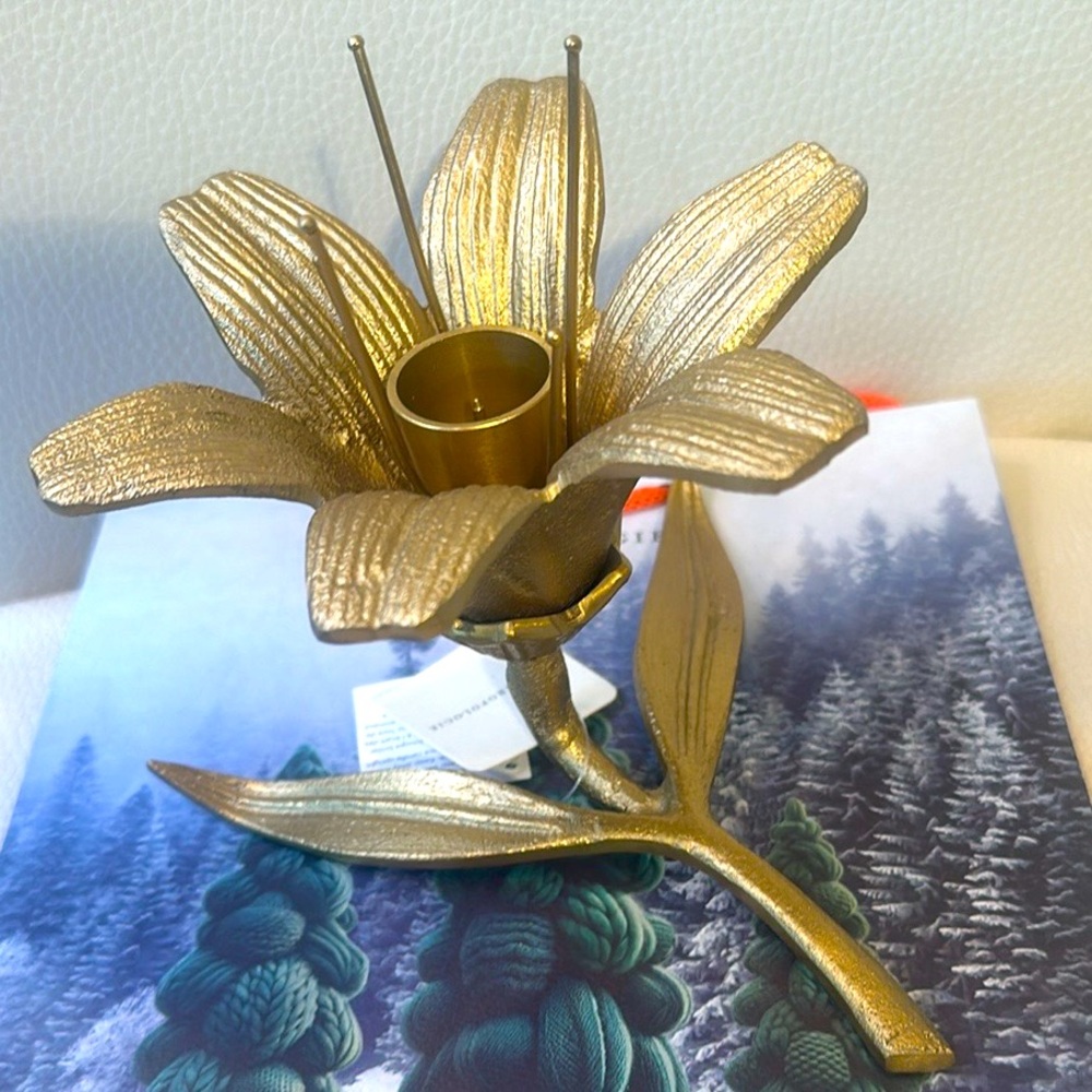 Anthropologie Gold Metal Flower Candle Holder NWT SOLD OUT x 1